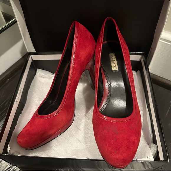 Red Pumps - Picture 3 of 6